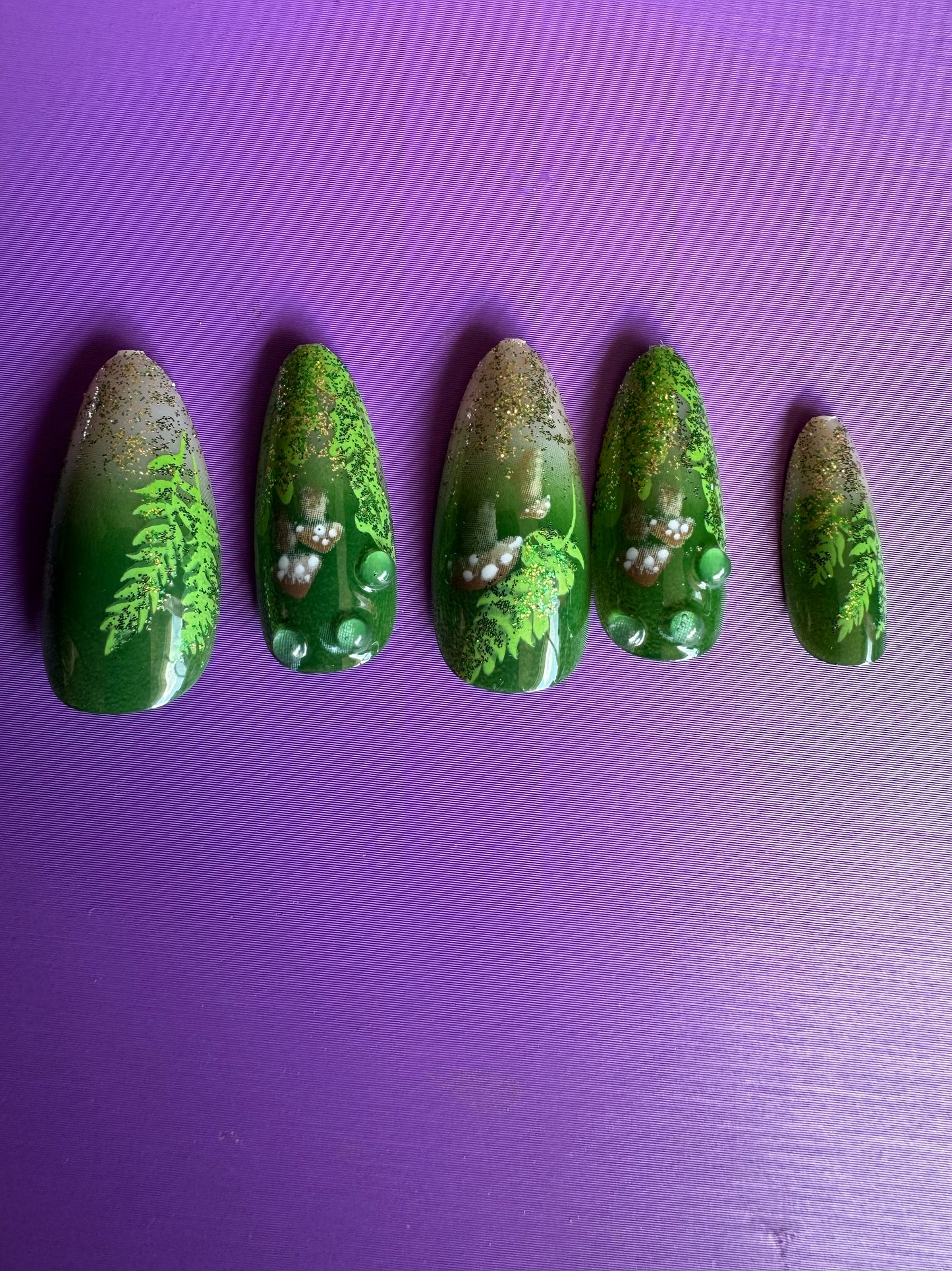 Press On Nails: Almond Shaped Nature Style