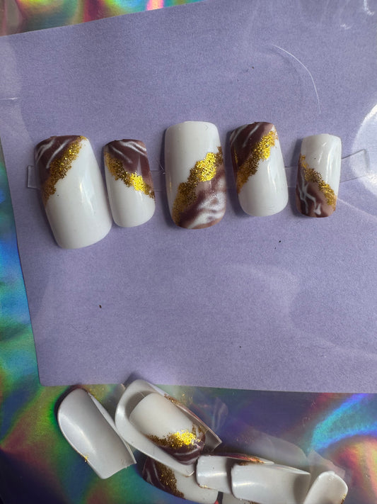 Press On Nails: Short Square White Gold Marble