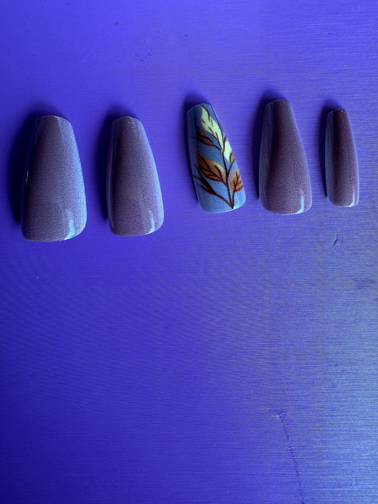 Press On Nails: Medium Coffin Purple Heather Leaves