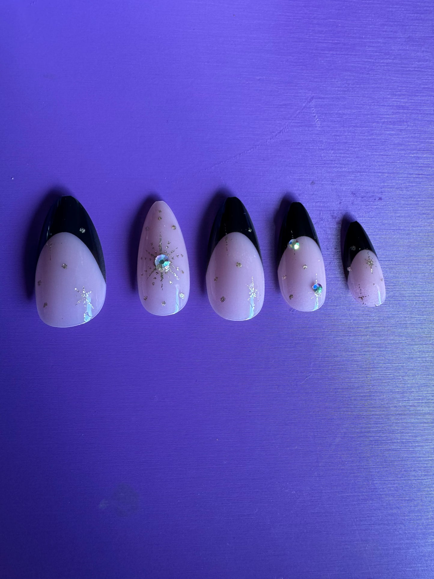 Press On Nails: Short Almond Black with Accents